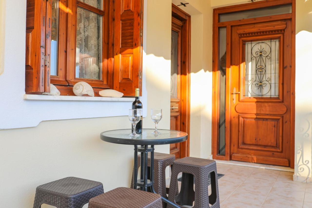 דירות העיירה סקיאתוס Antonia House מראה חיצוני תמונה