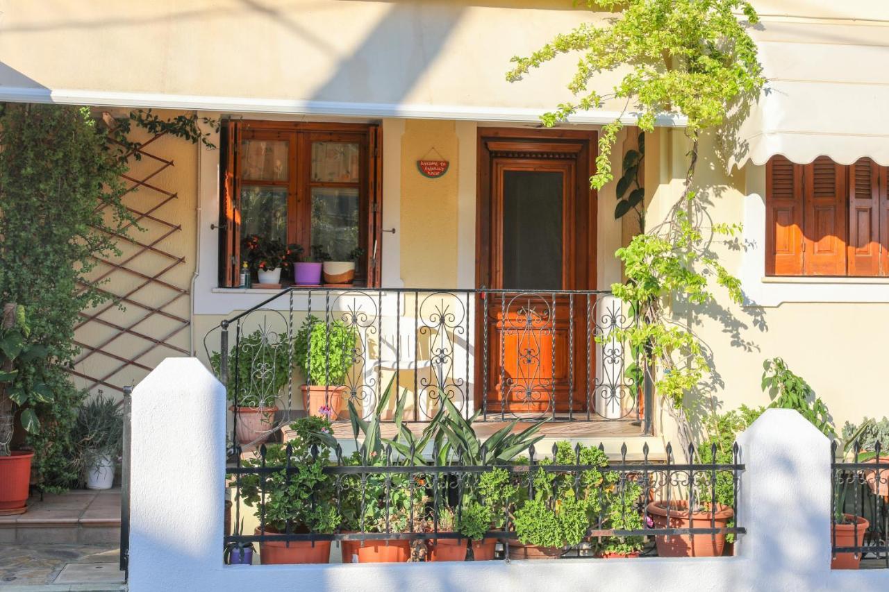 דירות העיירה סקיאתוס Antonia House מראה חיצוני תמונה