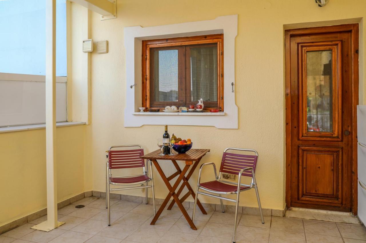דירות העיירה סקיאתוס Antonia House מראה חיצוני תמונה